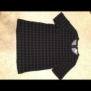 Short sleeve top with window pane design